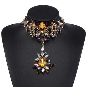 Choker statement necklace
